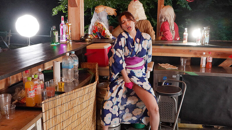 「【素人KANA】浴衣美女が野外露出で潮吹きアクメ！バイブ責めで絶頂イキまくり動画」のサムネイル