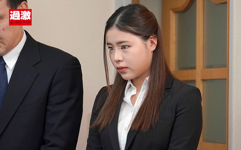 「OL美女が土下座謝罪中に羞恥のアナル開発！ビジネススーツ姿で恥じらいながら絶頂する衝撃映像」のサムネイル