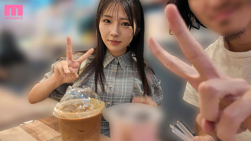 「小柄美少女・夏色みかが激しいイラマチオと乱交中出しで乱れる！ミニ系女優の本気SEX」のサムネイル