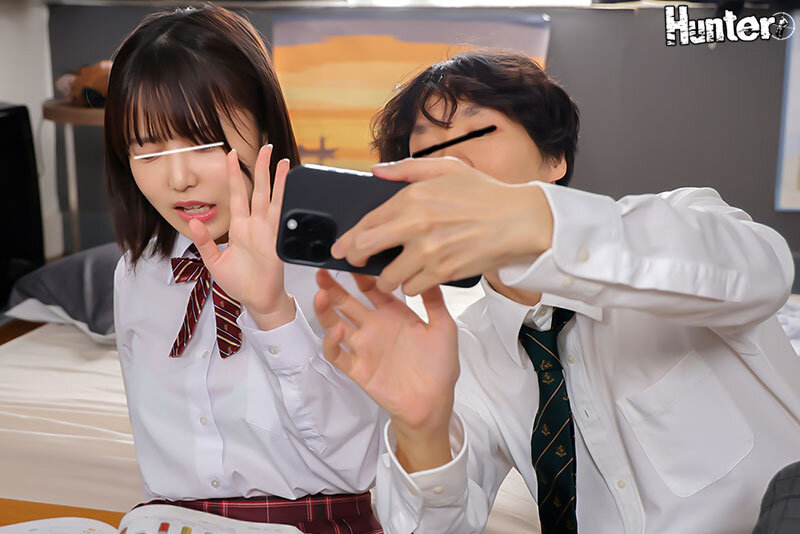 「【素人】幼なじみJKと体が入れ替わり中出し体験！女子校生との禁断の10分間」のサンプル画像2枚目