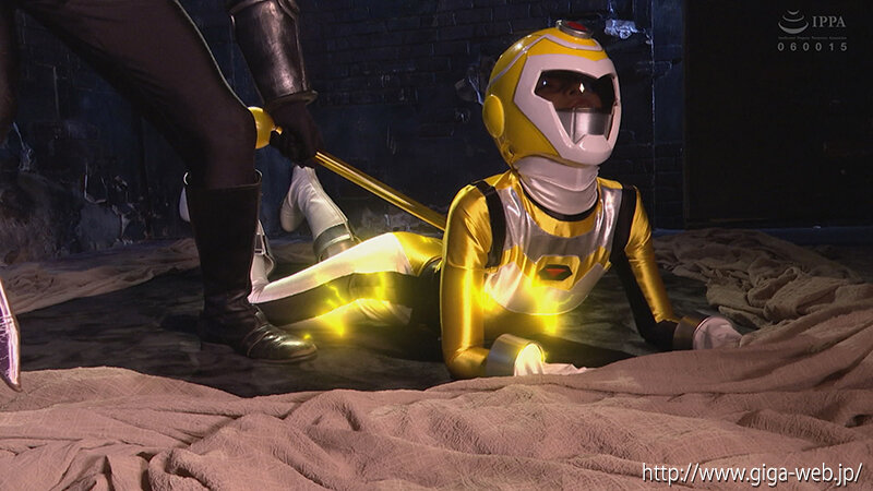 「秋元さちか主演|女戦士ヒロインが敵に捕らわれ屈辱の危機!戦隊コスプレ作品」のサンプル画像10枚目