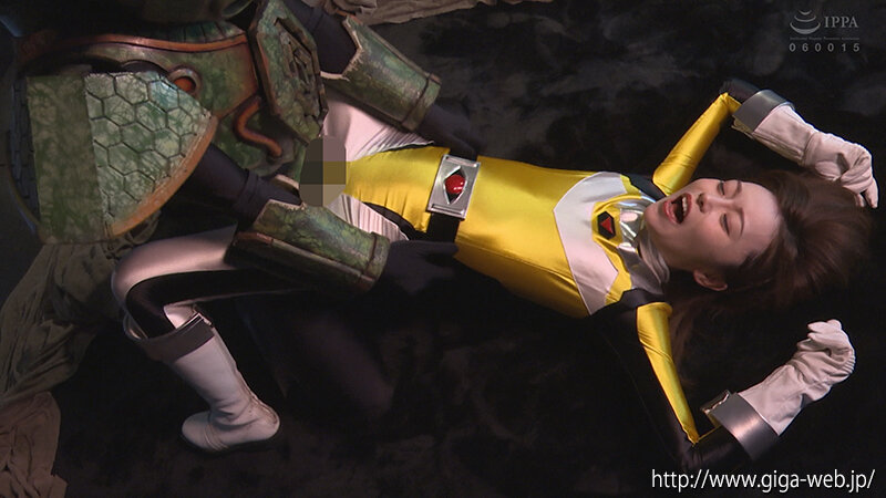 「秋元さちか主演|女戦士ヒロインが敵に捕らわれ屈辱の危機!戦隊コスプレ作品」のサンプル画像5枚目