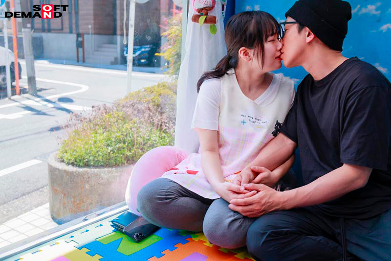 「【素人保育士】マジックミラー号で母性溢れるお姉さんが童貞筆おろし！激ピストン中出しの衝撃展開」のサンプル画像7枚目