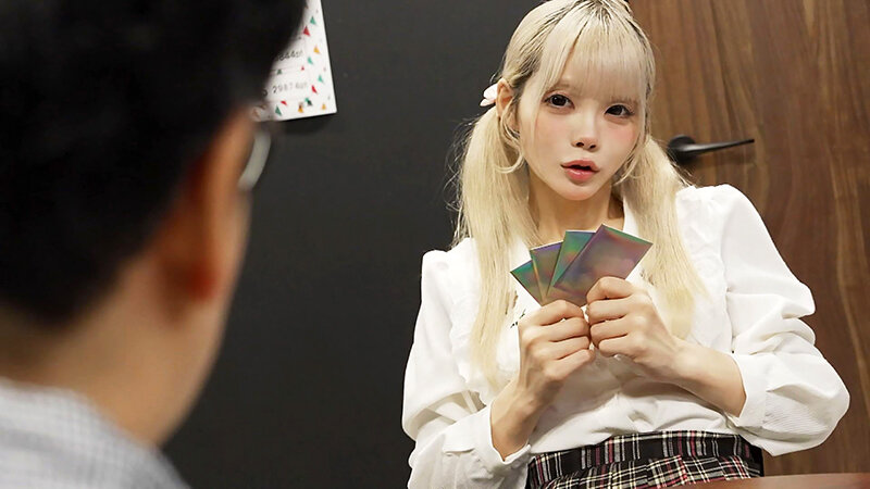 「美澄玲衣が3P・4Pで潮吹き中出し！オタサーの姫が辱めを受ける過激プレイ作品」のサムネイル