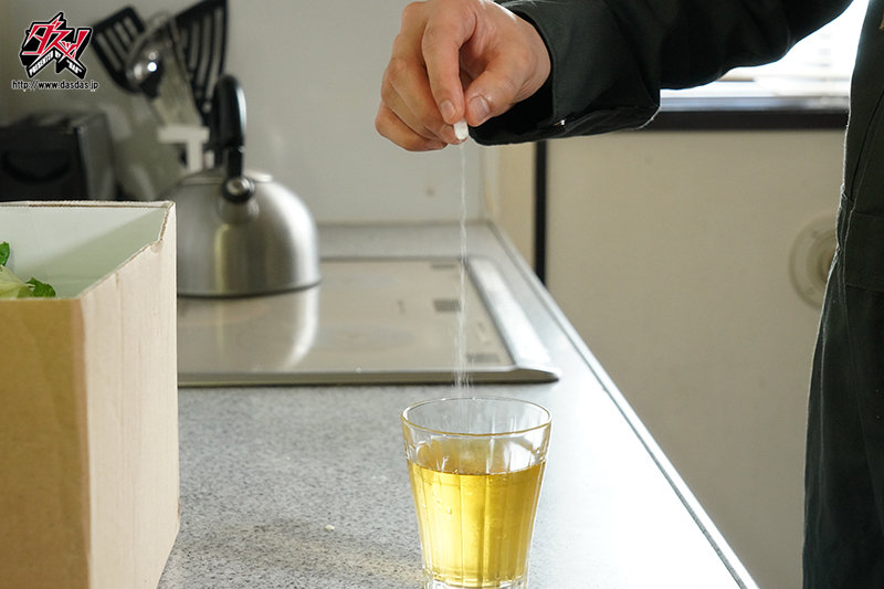 「月乃ルナが隣人に寝取られる衝撃NTR作品｜スレンダー美女への中出しフェラ濃厚プレイ」のサンプル画像10枚目