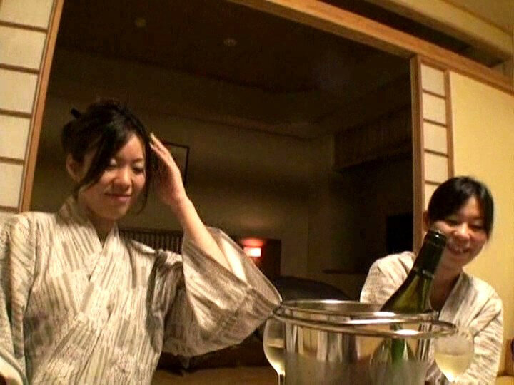 「【人妻・主婦】美人妻の不倫温泉旅行で乱交プレイ！禁断の湯恋ドラマ【AIリマスター版】」のサンプル画像7枚目