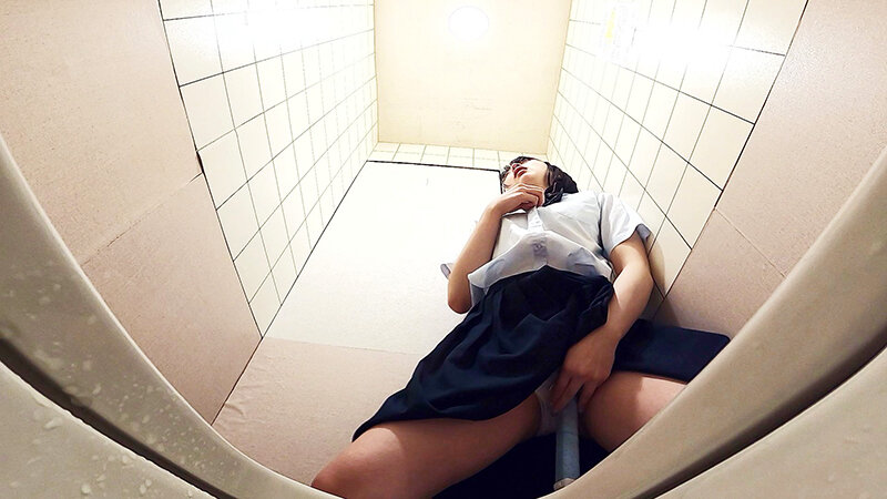 「素人女子校生の下校中オナニー流出動画｜パンチラ・局部アップで発情期の恥ずかしい姿を激写」のサンプル画像5枚目