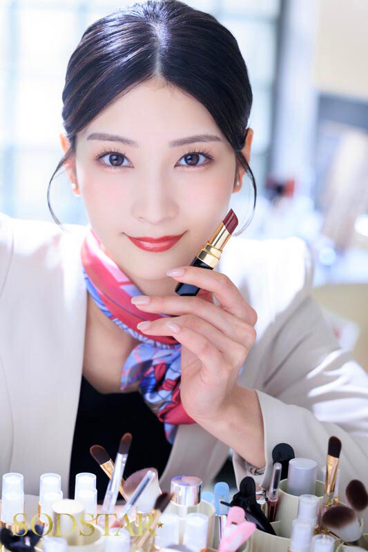 「本庄鈴が美容部員コスで魅せる濃厚フェラテクニック!職業色々シリーズ人気作」のサンプル画像2枚目