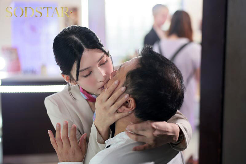 「本庄鈴が美容部員コスで魅せる濃厚フェラテクニック!職業色々シリーズ人気作」のサンプル画像7枚目