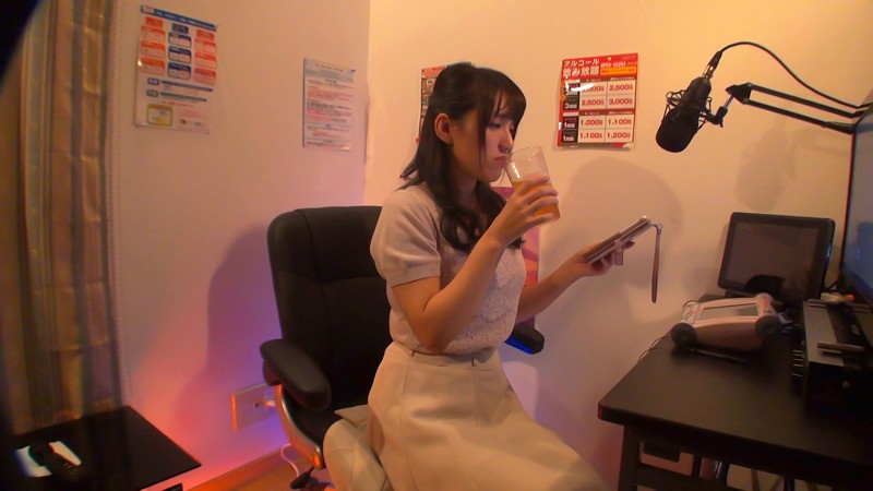 「【人妻オナニー】美人妻の自慰を盗撮！激しい潮吹きがたまらない主婦の秘密映像」のサンプル画像3枚目