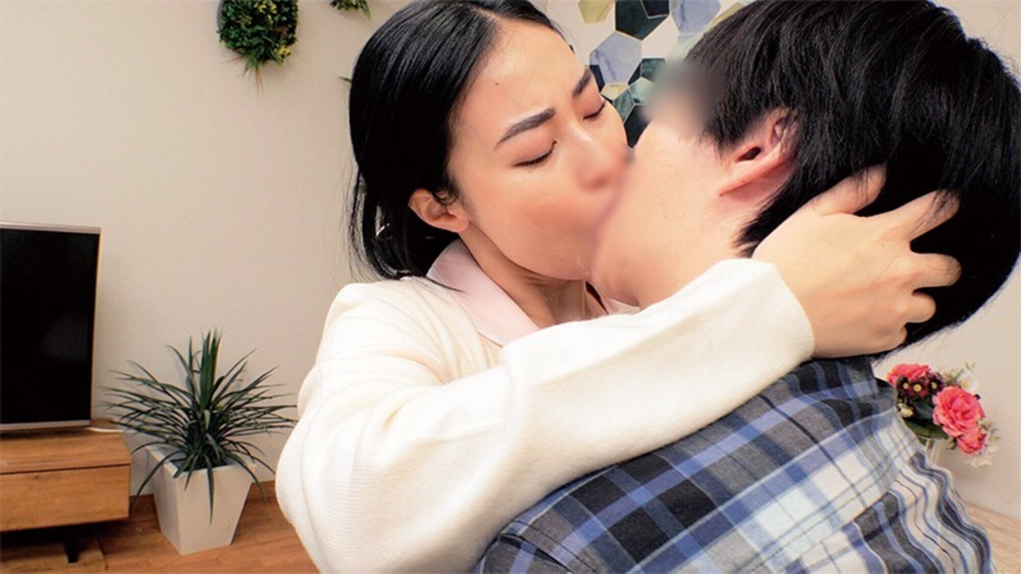「ガチ歯科衛生士さんプライベートお口セックス しのさん（22）とみなさん（23）」のサムネイル