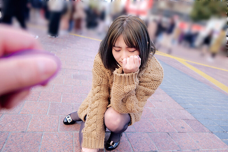 「【素人美少女】野外リモコンバイブ散歩で羞恥プレイ初体験!我慢できず絶頂&中出しセックス」のサンプル画像3枚目