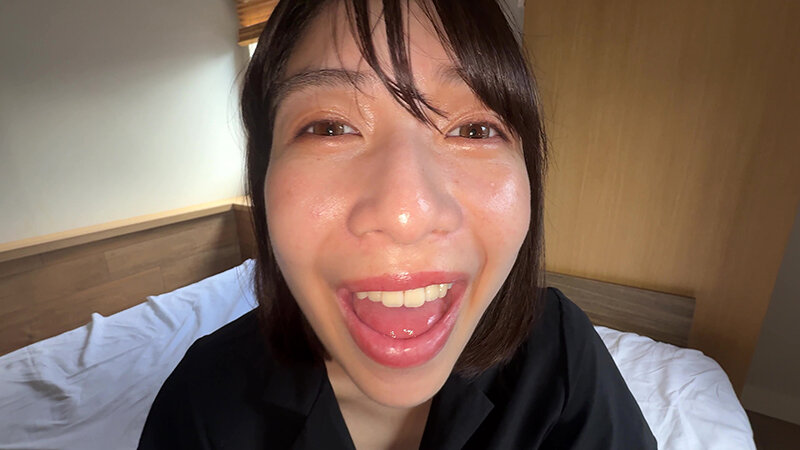 「【湊波流】素人お姉さんをナンパ！舌ブラシで汚舌苔採取する個人撮影動画」のサンプル画像8枚目