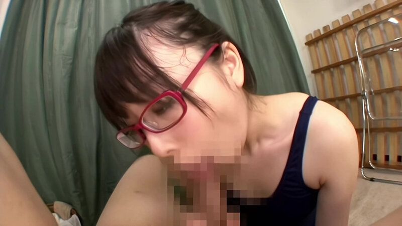 「【素人】めがね美乳のミニ系女子ちあきちゃん（18）の競泳水着姿が眩しい部活帰りグラビア」のサンプル画像2枚目