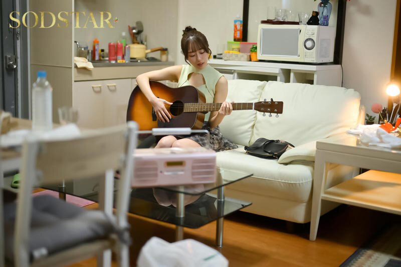 「天神羽衣の3P・4Pシェアハウス生活!スレンダー美少女女子大生が男たちに毎日求められる共同生活」のサンプル画像4枚目