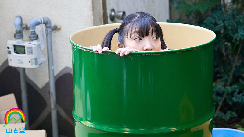 「【小柄】146cm東南アジア美少女が拘束監禁され3P・4Pイラマチオで調教される過激プレイ」のサムネイル