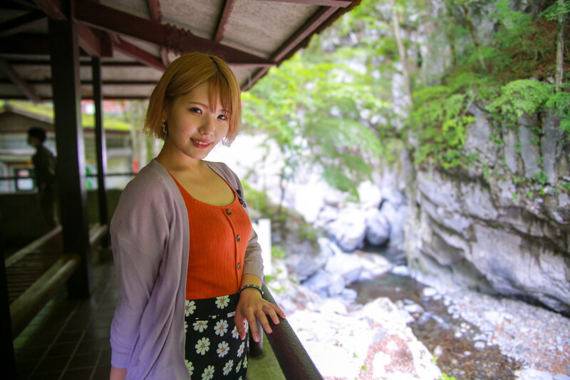 「志恩まこ・河合陽菜ら10人の素人系女優がフェラ＆中出しでいちゃラブ旅行SEX」のサンプル画像3枚目