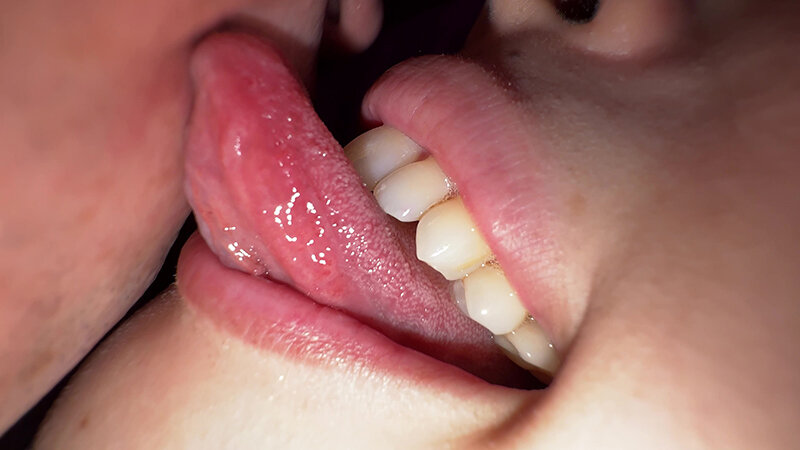 「【横山夏希】美人お姉さんをナンパ！素人風の濃厚キス個人撮影が話題」のサンプル画像9枚目