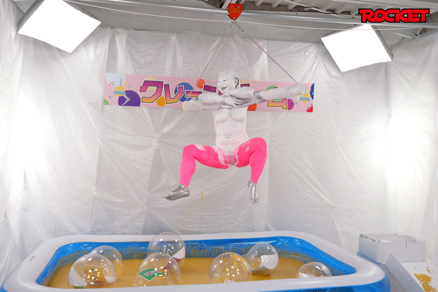 「幾野まち・赤城穂波ら4人がウェット＆メッシー体験！どろんこプールで濡れ場バラエティ企画」のサンプル画像3枚目