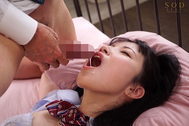 「朝田ひまり 18歳美少女グラドルの初体験デビュー作|パイパン巨乳の小柄ボディに巨根挿入」のサンプル画像10枚目