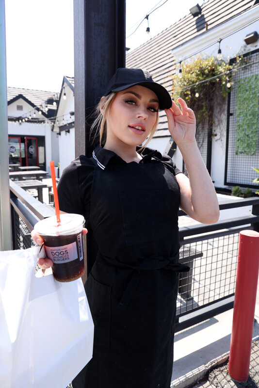 「【素人ナンパ】ロスの看板美女店員が巨乳揺らして絶頂！白人金髪美女との濃厚プレイ」のサムネイル