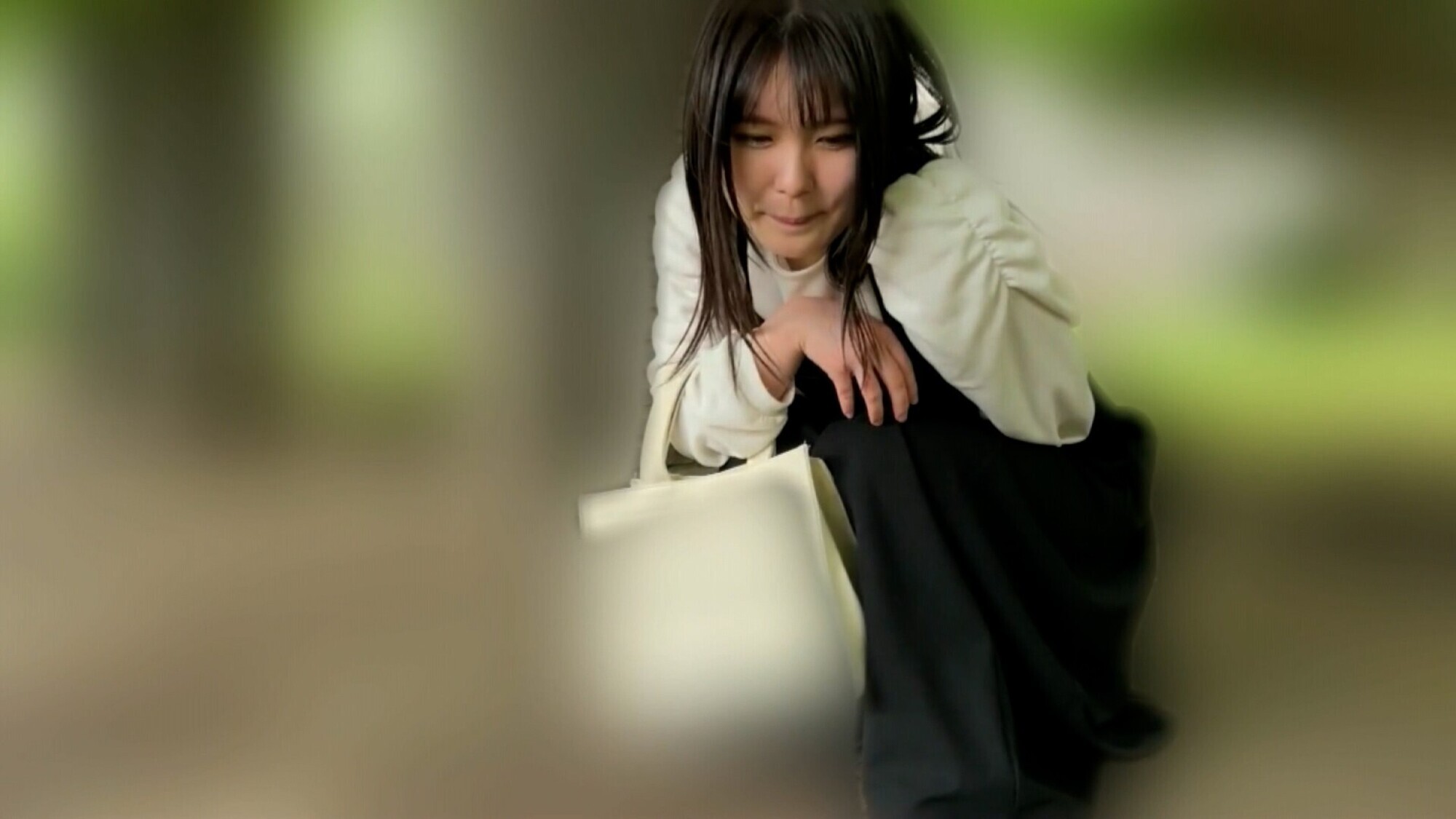 「リモバイ散歩!街中で4人の女と絶頂恥●プレイ! VOL.4」のサンプル画像16枚目