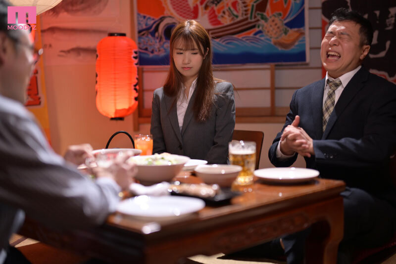 「美少女OL和久井美兎がビジネススーツ姿で上司と禁断の中出しフェラ濃厚オフィスラブ」のサムネイル