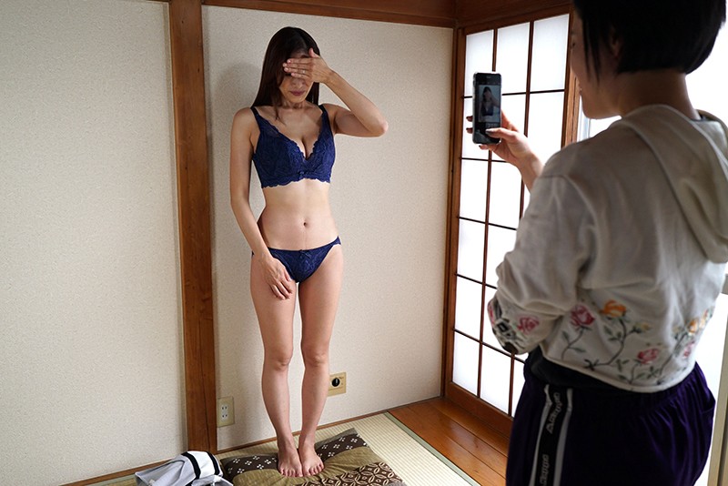 「小早川怜子が魅せる人妻NTR！巨乳熟女が団地妻サークルで寝取られる背徳ドラマ」のサンプル画像2枚目