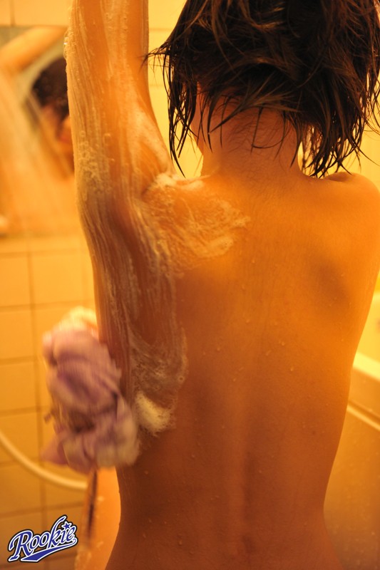 「素人美女の無防備パンチラ盗撮映像|巨乳×美尻フェチ必見のドキドキのぞき撮り」のサンプル画像2枚目