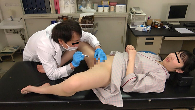 「【素人人妻】恥じらう主婦が産婦人科で羞恥プレイ＆中出し体験する衝撃映像」のサンプル画像12枚目