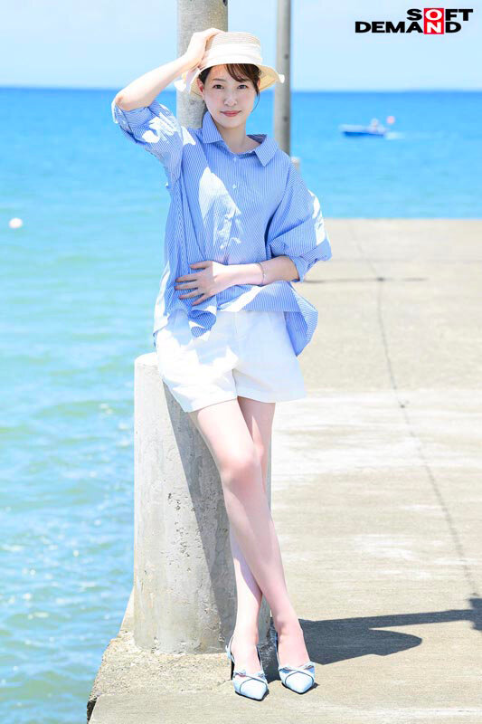 「高村澪 AVデビュー作|身長177cm長身スレンダー人妻の美脚が艶めかしい初撮り動画」のサンプル画像2枚目