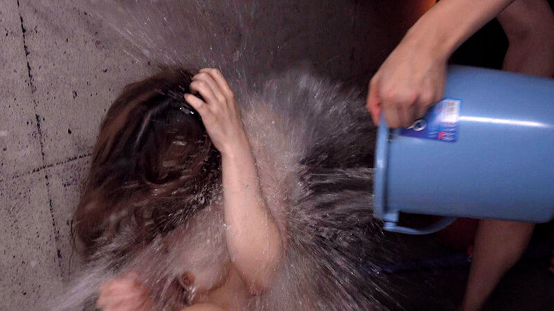 「末広純が女子校生コスプレで3P顔射&潮吹き!競泳水着姿で魅せる過激プレイ」のサンプル画像11枚目