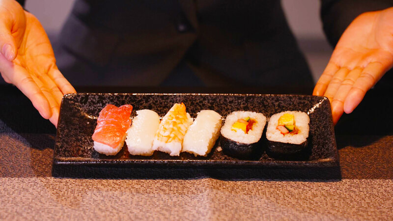 「三池小春の濃厚キス＆ねっとりフェラ動画｜ディルドプレイで魅せる口技テクニック」のサンプル画像2枚目