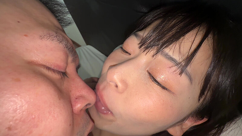 「【原美織】素人お姉さんをナンパ!ディープキス&鼻フェラの個人撮影動画が話題」のサンプル画像16枚目