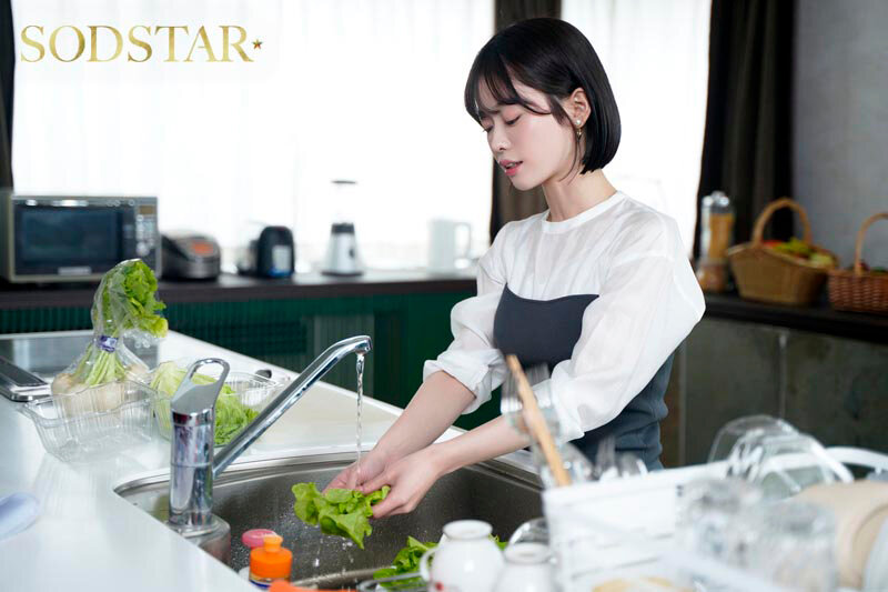 「MINAMO 人妻NTR作品｜夫の遠征中に義兄に寝取られる美人妻の背徳ドラマ」のサンプル画像2枚目