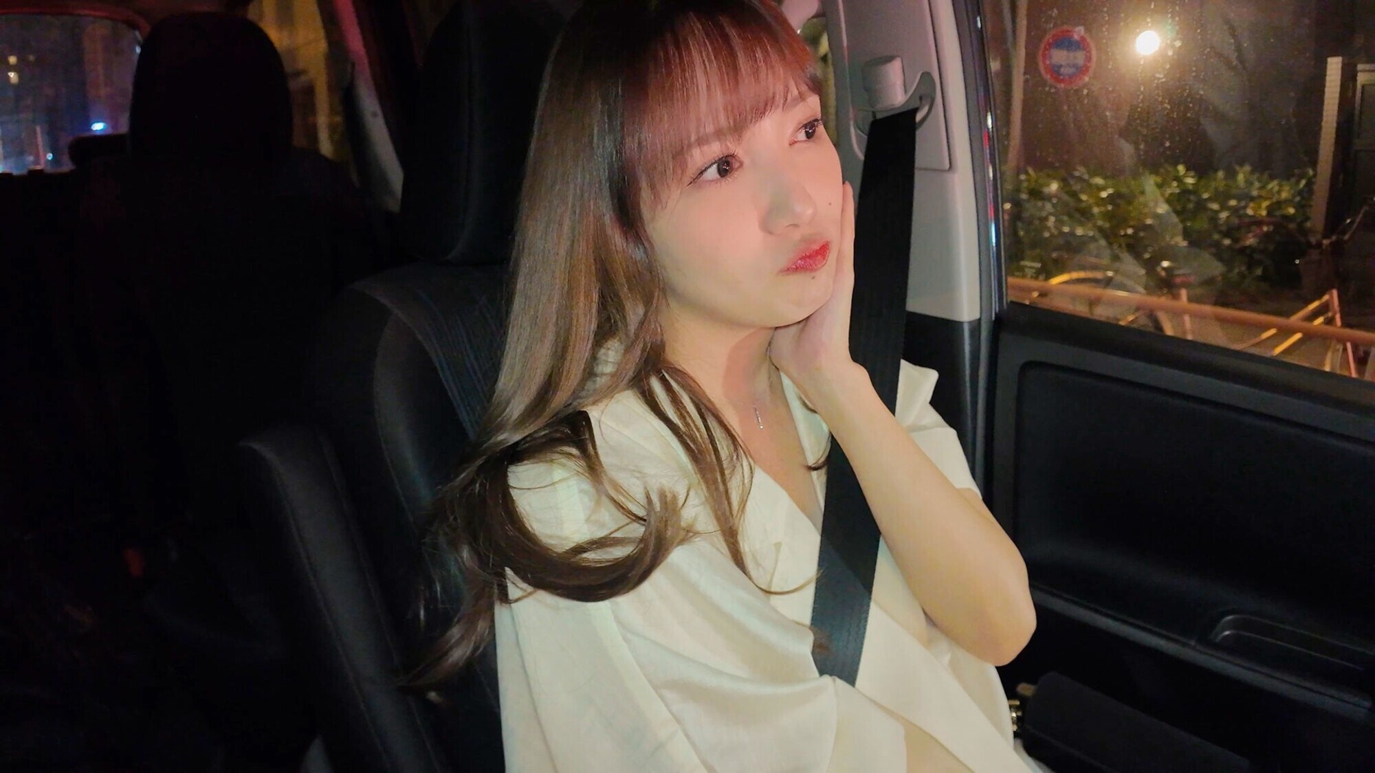 「自宅で潮吹きしたくないからラブホで思いっきり潮吹きしたい!人妻セフレ友田彩也香と夜から朝にかけて1泊2日のイチャびちゃ不倫デート」のサンプル画像5枚目