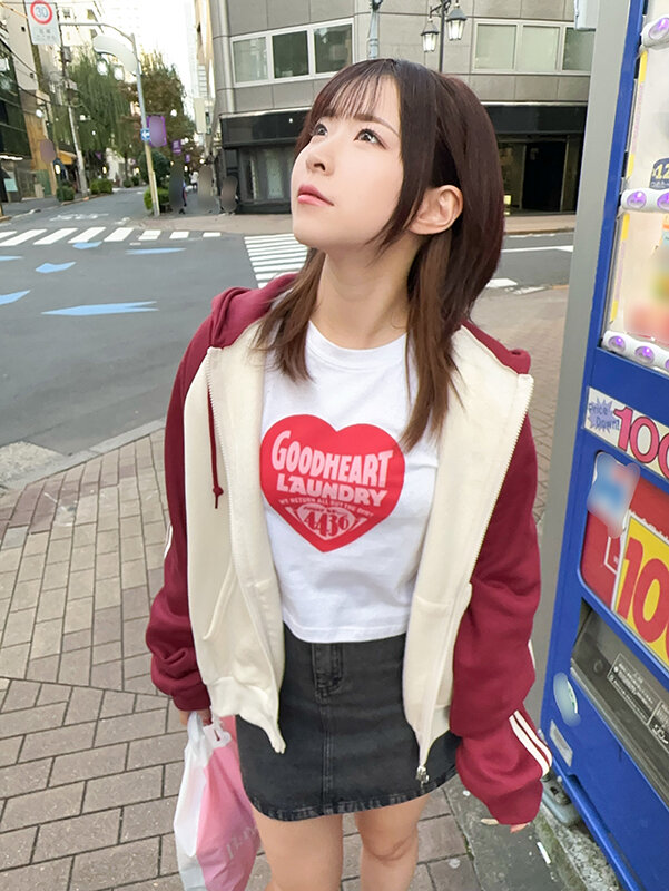 「【素人】美少女えなのハメ撮り初体験！激しい潮吹き＆中出しでイキまくる逸材娘」のサムネイル