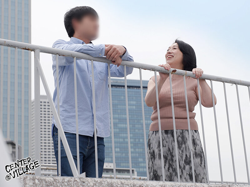 「熟女女教師・柏木舞子が元教え子と再会し中出しで燃え上がる禁断の関係」のサンプル画像2枚目