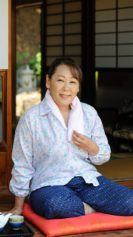 「【素人熟女】欲求不満な地方の巨乳巨尻人妻12人がフェラと中出しでアクメ絶頂する4時間」のサムネイル