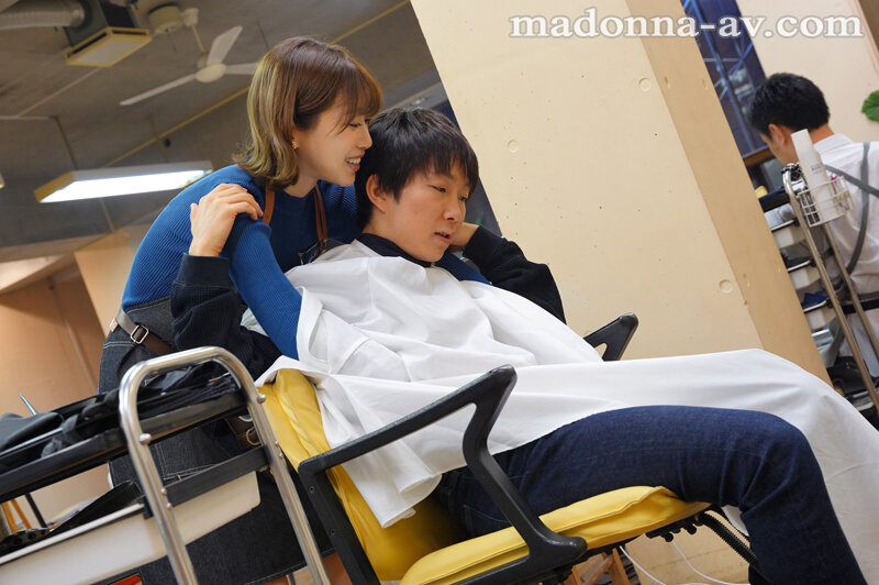 「黒川すみれ 人妻美容師が中出しを誘惑!熟女痴女の特別サービスに悶絶」のサンプル画像6枚目