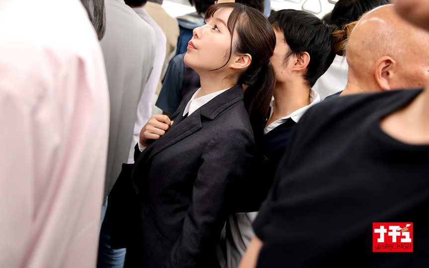 「スリムOL痴漢プレイ動画｜生中出し集団プレイで乱れる美人女優の過激映像」のサムネイル