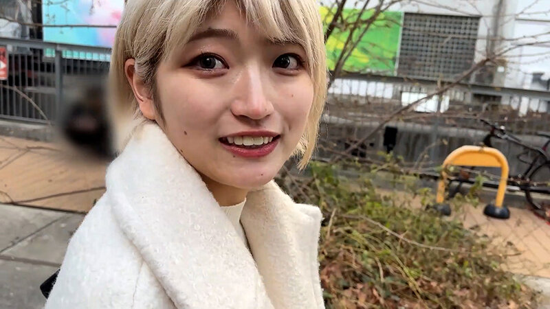 「【素人ナンパ】美容部員お姉さんがM男のお願いに応じてワキ舐め許可する衝撃映像」のサンプル画像2枚目