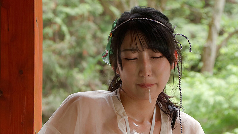 「【素人】浴衣美女が野外露出で激しくバイブ責め!潮吹きアクメで絶頂イキまくり動画」のサンプル画像2枚目