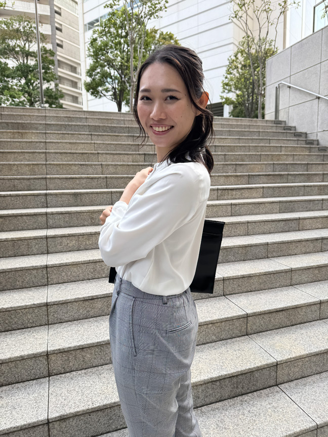 「【熟女】同僚を口説いて関係を持つ素人OLの職場不倫ドキュメント【オフィスラブ】」のサムネイル