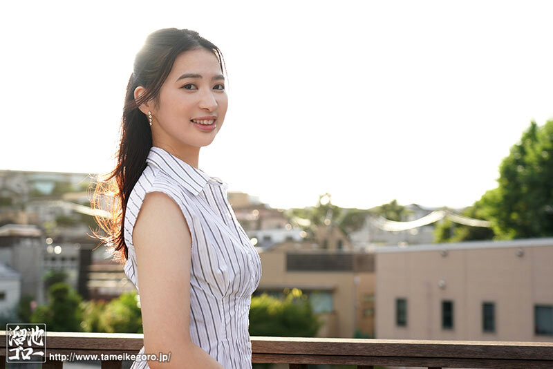 「渋沢りえる 潮吹きで魅せる29歳人妻のAVデビュー|熟女の色気とポテンシャルが光る話題作」のサンプル画像2枚目