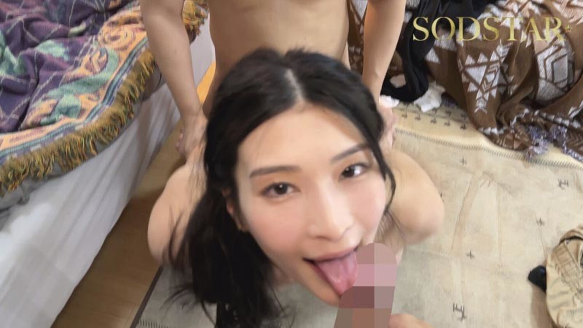 「本庄鈴が大学サークルで乱交体験!黒髪スレンダー美女の過激パーティー動画」のサンプル画像6枚目