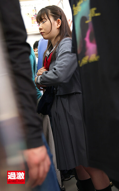 「【素人】小柄な制服美少女が3P責めで顔射イラマチオ！敏感ボディが感じまくる濃厚プレイ」のサンプル画像2枚目