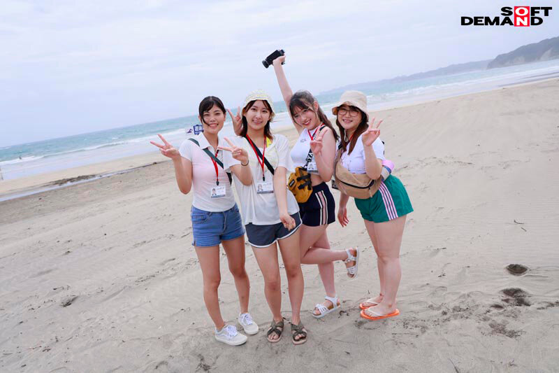 「平山言芭・田中依知星ら巨乳OL4名が水着姿で同僚とドキドキ企画に挑戦！マジックミラー号体験」のサンプル画像4枚目