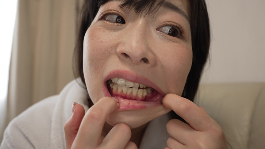 「【原美織】舌フェチ個人撮影で魅せる大人の誘惑プレイ【フェチ動画】」のサンプル画像14枚目