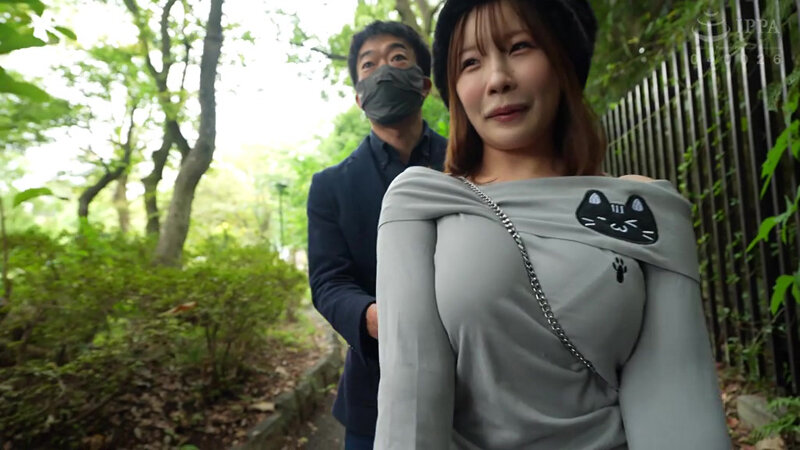 「森本あかりの巨乳パイズリが凄い！デカチン相手に挟み撃ち♡ドMな巨乳美女の淫乱テクニック」のサンプル画像2枚目